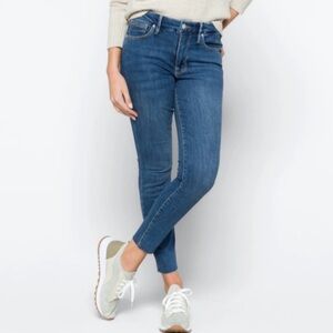 NAME YOUR PRICE • Good American Good Legs Crop High Ris Medium Wash Size 6/28